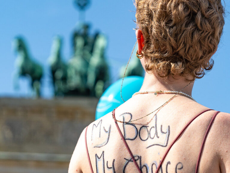 15. April Flashmob Aktion zur Expertenkommission